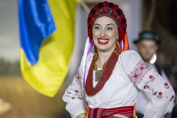 Vinkovci: Etno frizure svijeta na Vinkovačkim jesenima