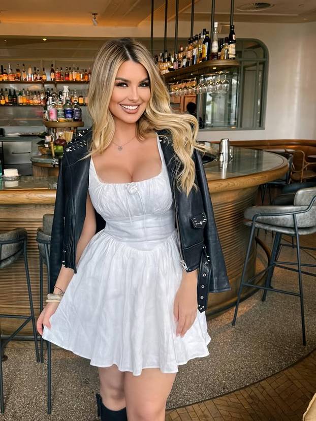 FOTO Iza seksi figure krije se prava feministkinja koja ne šuti