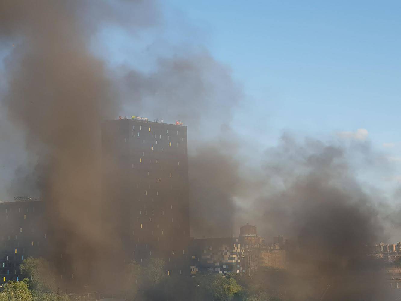 Širi se gusti dim: Planula dva vagona na Glavnom kolodvoru