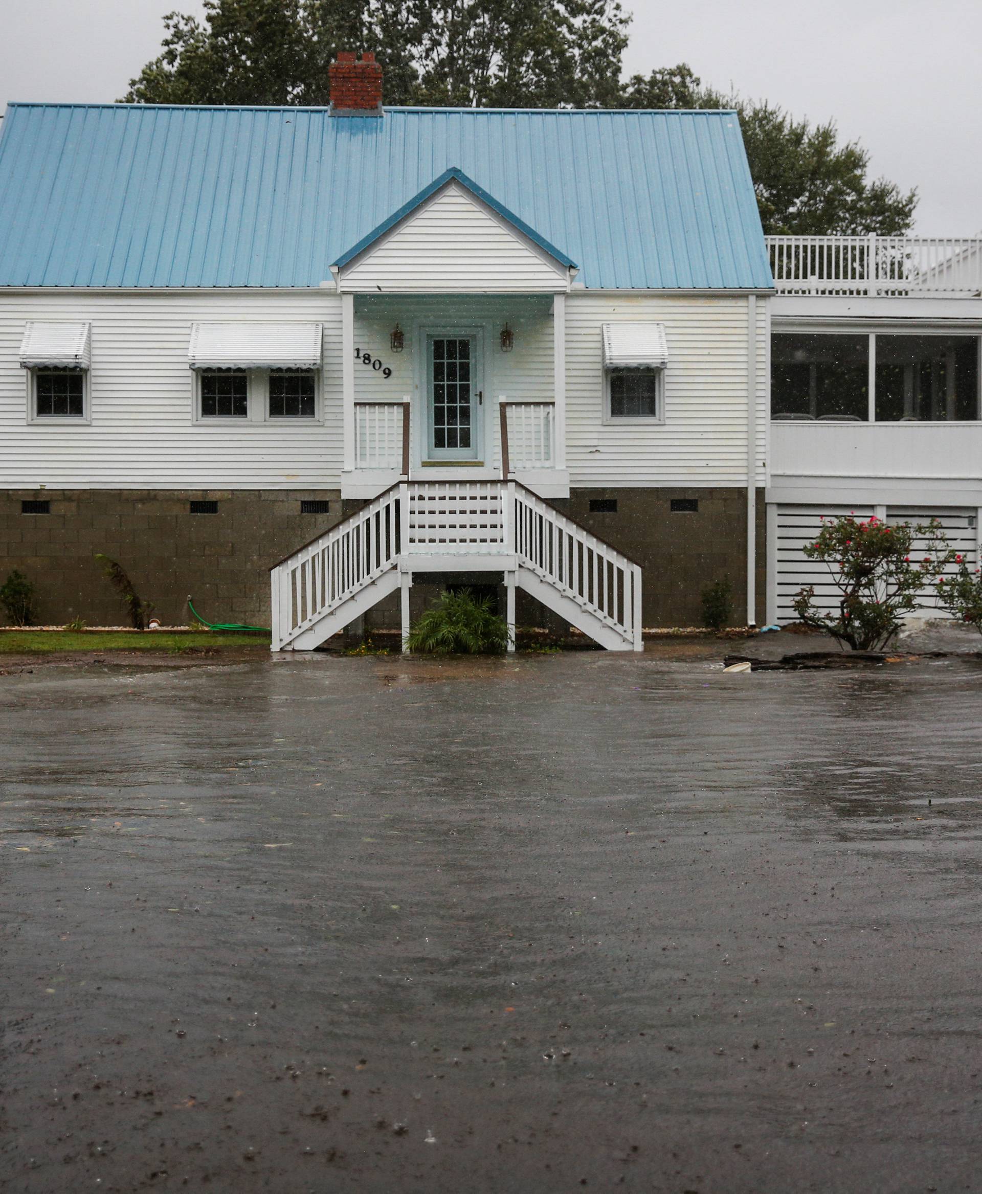 Water from Neuse River floods houses as Hurricane Florence comes ashore in New Bern