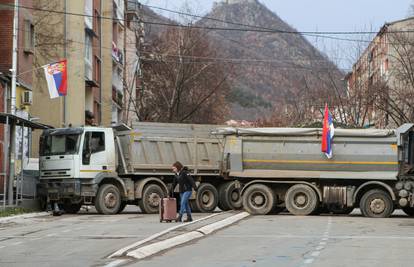 Srbi na barikadi, a Kosovo zatvorilo granični prijelaz Merdare: 'Vučić je sve zakuhao'