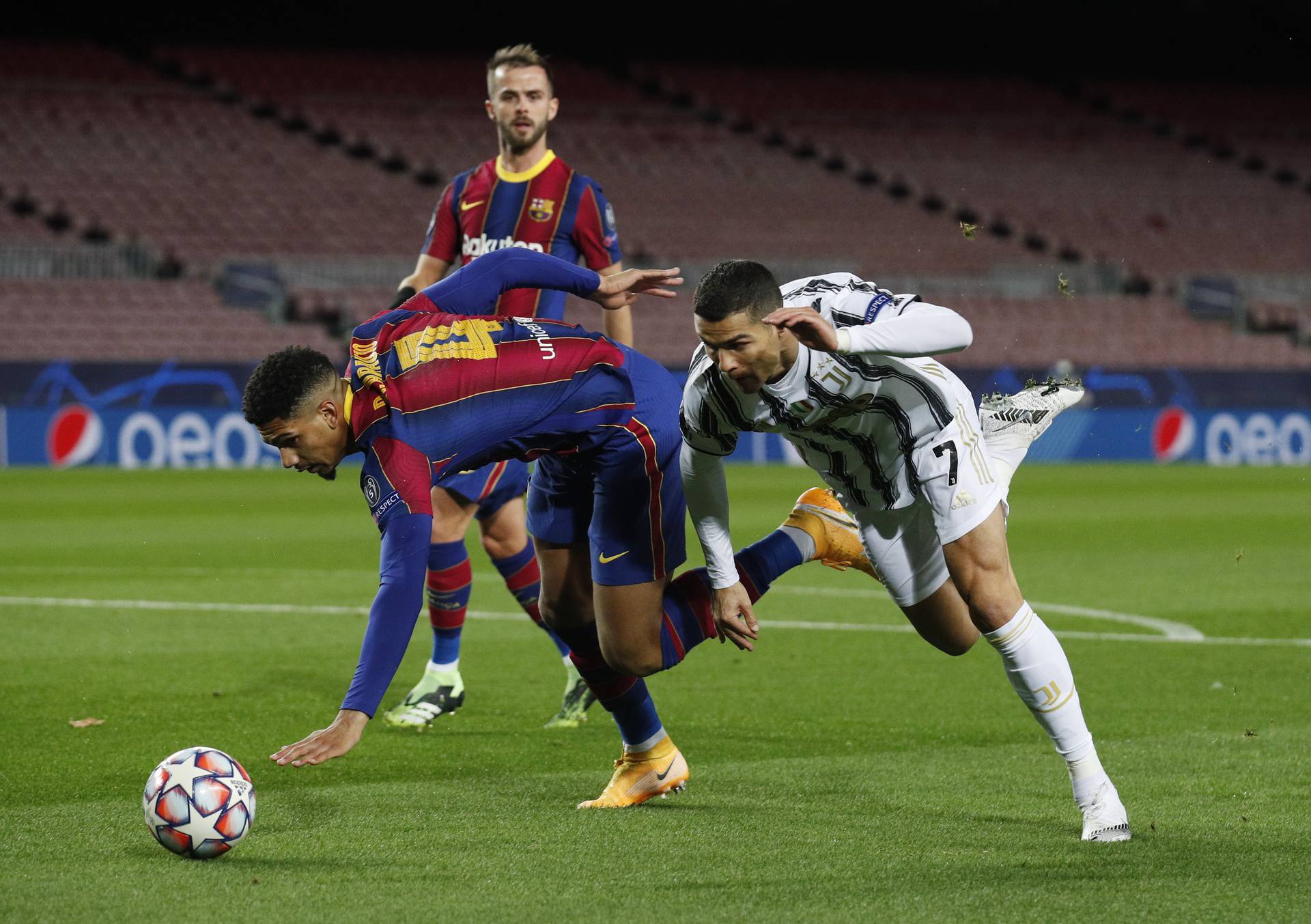 Champions League - Group G - FC Barcelona v Juventus