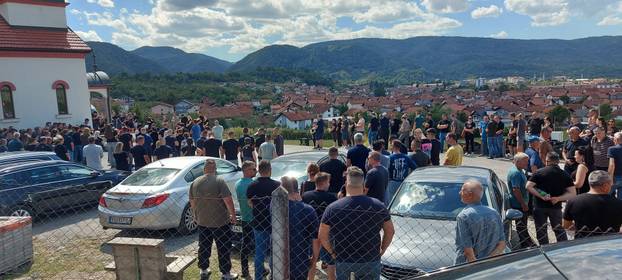 FOTO TUGA U KOTOR VAROŠU Pokopali Draganu (34) koja je poginula u buktinji kod Omiša