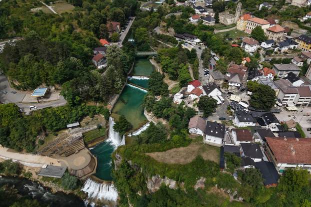 Jajce: Povijesni grad poznat po svojem veličanstvenom  vodopadu