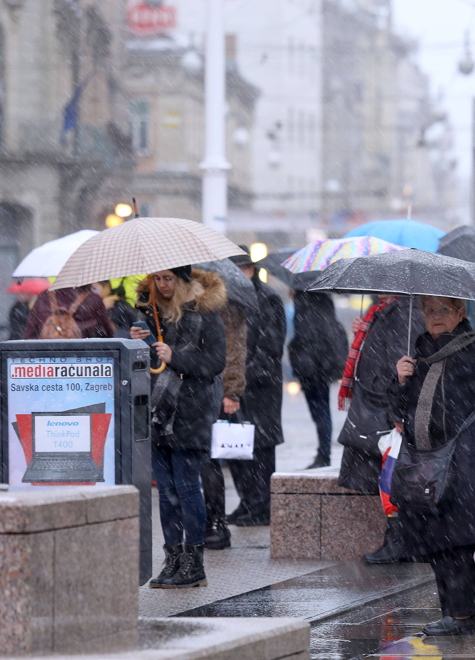 Snijeg zabijelio Zagreb