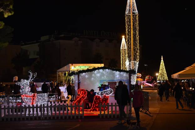 Božićni grad u Makarskoj