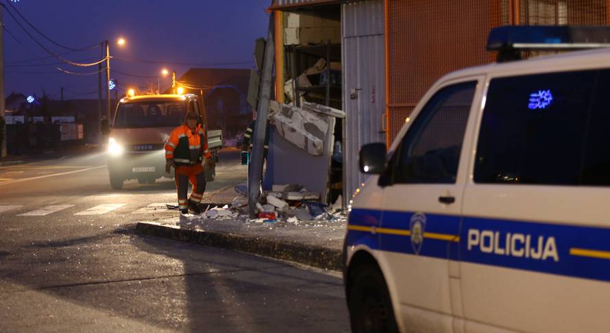 Mladić sletio s ceste i zabio se u skladište, na mjestu poginuo