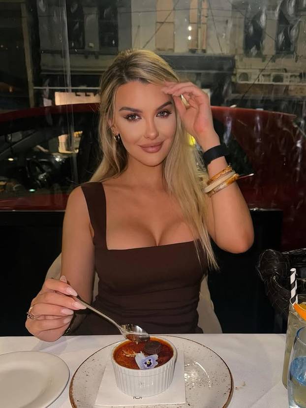 FOTO Iza seksi figure krije se prava feministkinja koja ne šuti