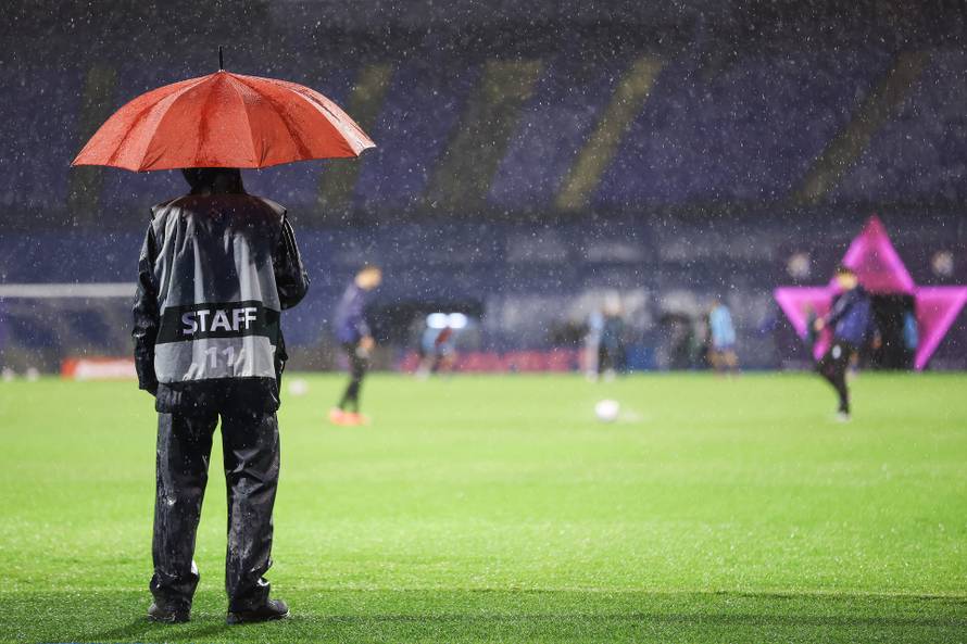 Zagreb: Zagrijavanje igrača Dinama i Osijeka prije četvrtfinala Hrvatskog nogometnog kupa