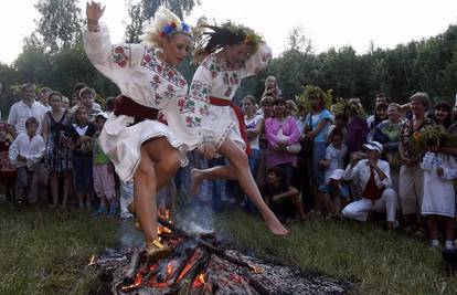 Mladi Ukrajinci uživaju u tradicionalnim zabavama
