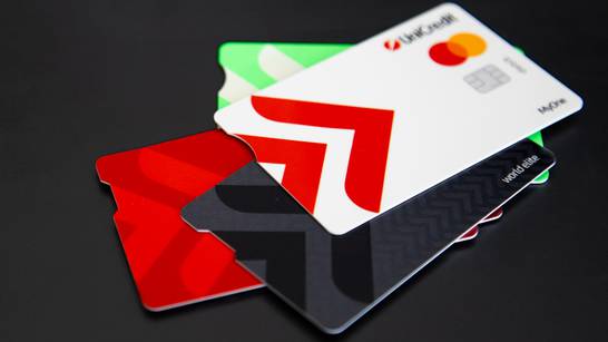 Grupa UniCredit prelazi na Mastercard Touch Card™ kartice prilagođene slijepim osobama