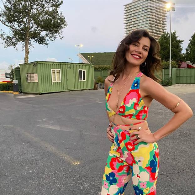 FOTO Životna sapunica turske glumice: Suprug ju uhvatio u vrućem klinču sa svekrom...