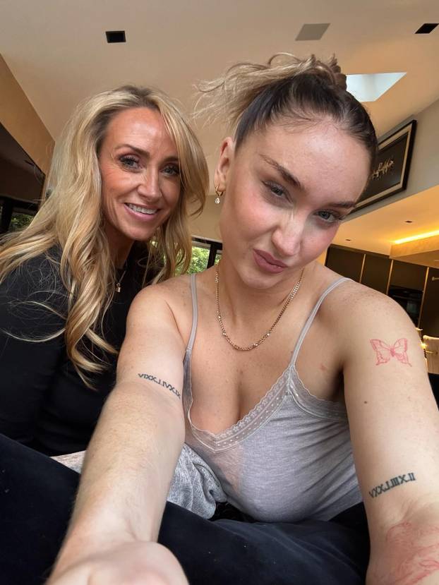 FOTO Bujna kći legende Uniteda provocira oskudnim izdanjima