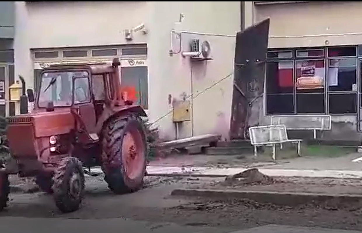 VIDEO Traktorom srušili spomen ploču partizanima, policija je objavila detalje o počiniteljima