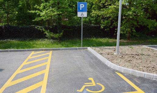 Žute pruge kraj parkinga za invalide - znate li čemu služe?