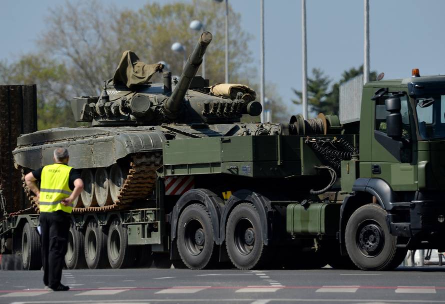 Goran Višnjić jurio taksijem, a preko mosta prolazili tenkovi