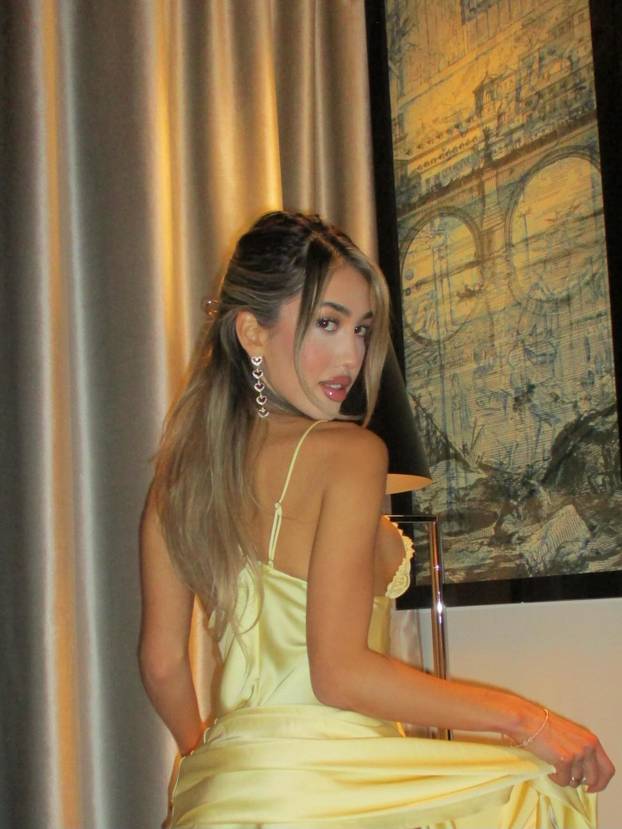 FOTO Sve joj je na mjestu! Prije su je ismijavali, danas zarađuje ogromne cifre kao model