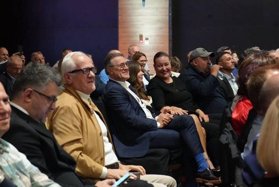 FOTO Mamić na premijeru filma stigao s djevojkom: Nosila je luksuznu haljinu od 1700 eura