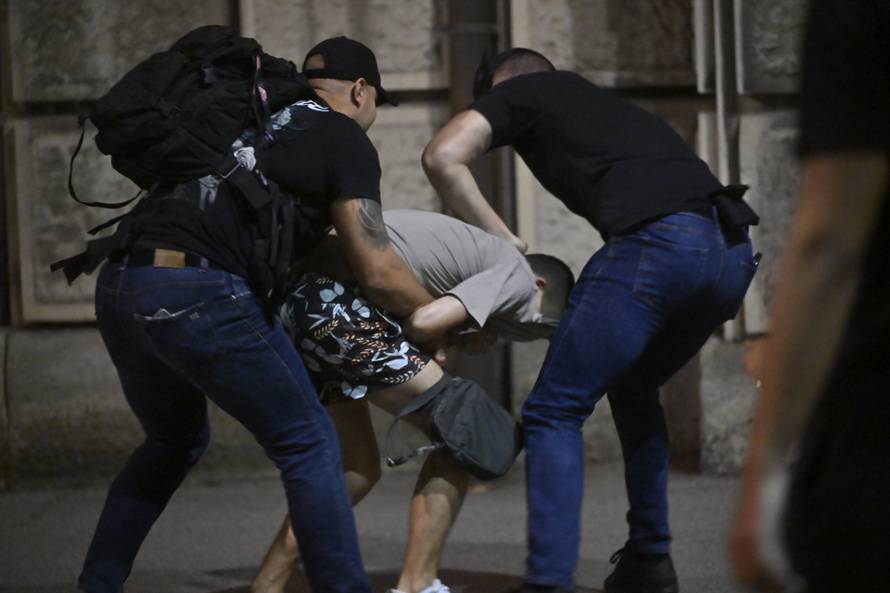 Beograd: Sukob građana i studenata s policijom tijekom prosvijeda