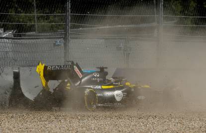 Frka u Spielbergu! Ricciardo se zabio u ogradu i razbio bolid...