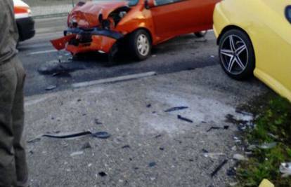 Jedan ozlijeđen u sudaru dva automobila pokraj Vrbovca