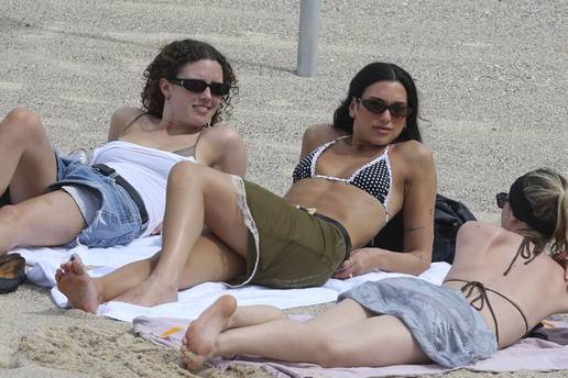 FOTO Dua Lipa zaludila fanove! Pokazala vitku figuru u bikiniju