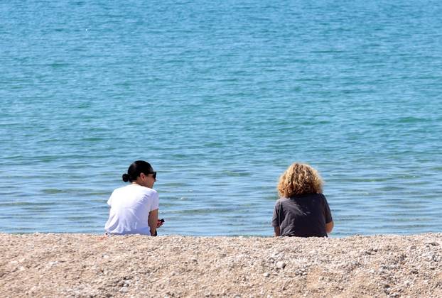 Brodarica: Sun?an dan za ugodna druženja i sun?anja na Rezalištu