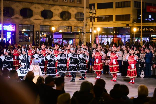 Zagreb: Tradicionalni plesovi s mačevima koji se stoljećima prenose na otoku Korčuli