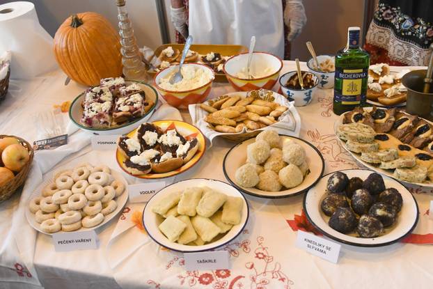 Grubišno Polje: Otvoren dvodnevni 19. Gospodarski sajam sira, meda i vrganja