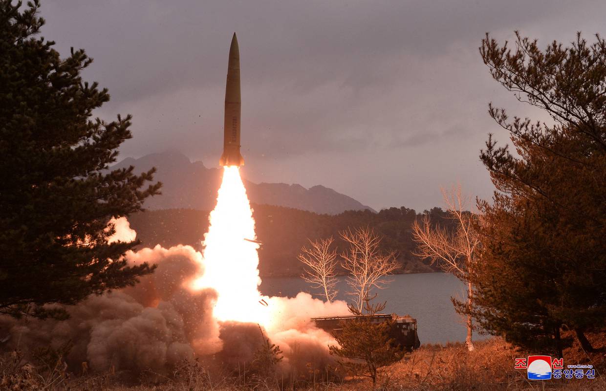 Sjeverna Koreja lansirala novi balistički projektil prema moru