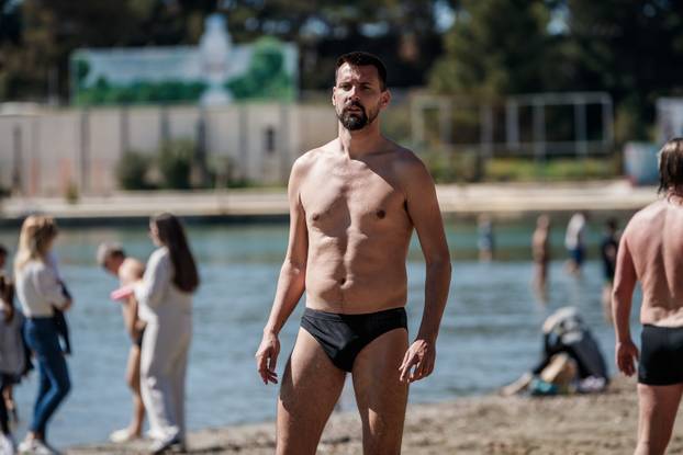 Split: Bojan Ivošević zaigrao je picigin na Bačvicama 