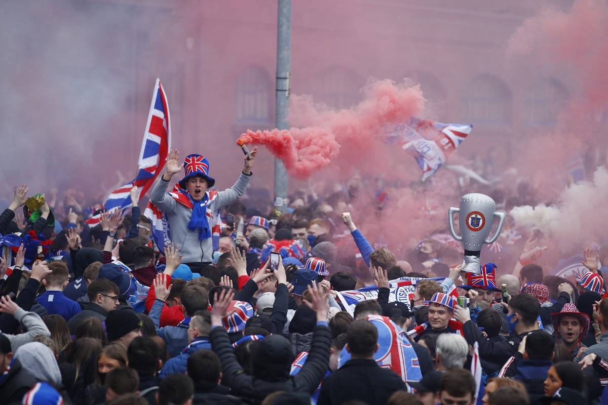 Tisuće slavile naslov Rangersa i dvojice Hrvata unatoč zabrani: 'Ako imate srca, shvatit ćete ih'