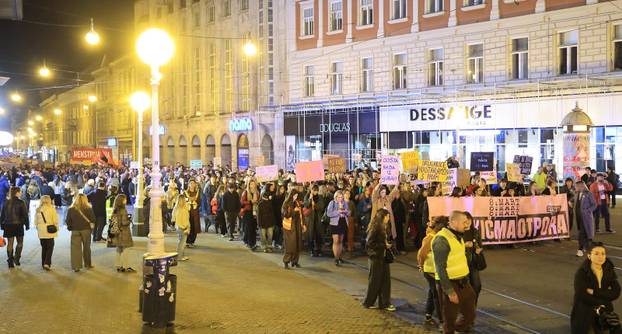 Zagreb: Održan jubilarni 10. Noćni marš za prava žena "Žene – kičma otpora"