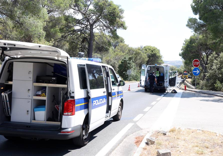 Šibenik: Sudar automobila i vozila saniteta kod Morinjskog mosta, šest osoba prevezeno u bolnicu 