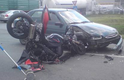 Vinkovci: Motorist završio na operaciji nakon sudara