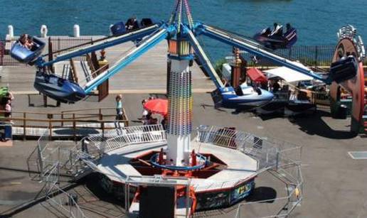 Odrezao si je prst jer ne smije otvoriti luna-park