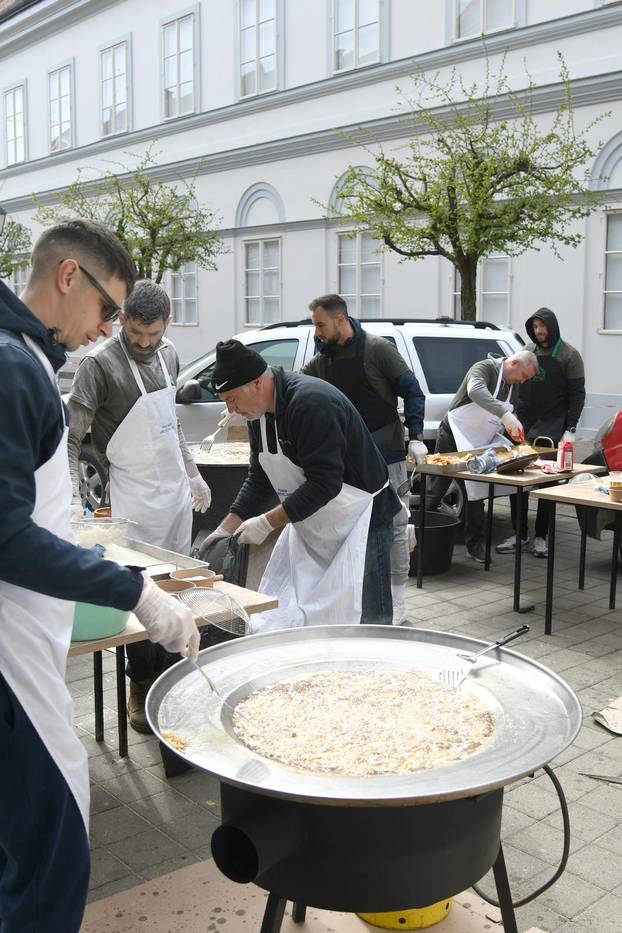 Bjelovar: Na Veliki petak građanima podijeljeno oko 1.000 porcija ribica