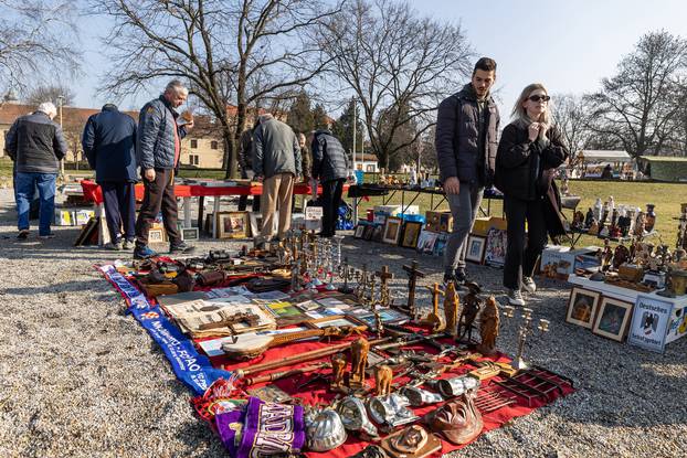 Osijek: Sajam antikviteta kod Školjke u Parku Kralja Držislava