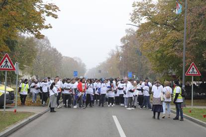 Kolonu sjećanja u Vukovaru predvodi 2566 mladih. Nose bijele majice s imenima žrtava