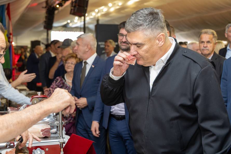 FOTO Pršut, ja, frenda dva: Zoki dobio kapitalca na sajmu u Istri