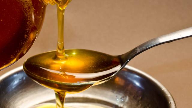 Glavobolja će brzo prestati uz ovaj lijek od meda i češnjaka