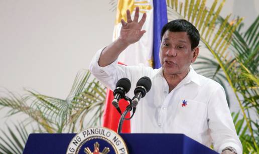 Duterte opet podivljao na SAD: 'To su sve budale i majmuni...'