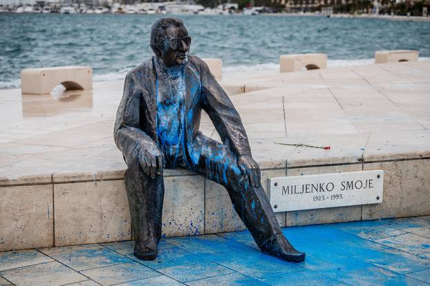 Split: Vandali bojom zalili spomenik Miljenku Smoji