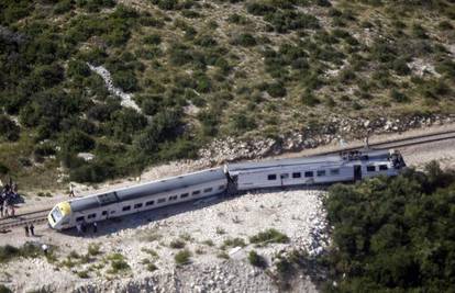 Vlak iskliznuo iz tračnica kod Kaštela, šest poginulih