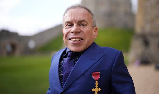 Poznati glumac iz Harry Pottera dobio veliko priznanje kralja: Uru&ccaron;io mu ga je princ William