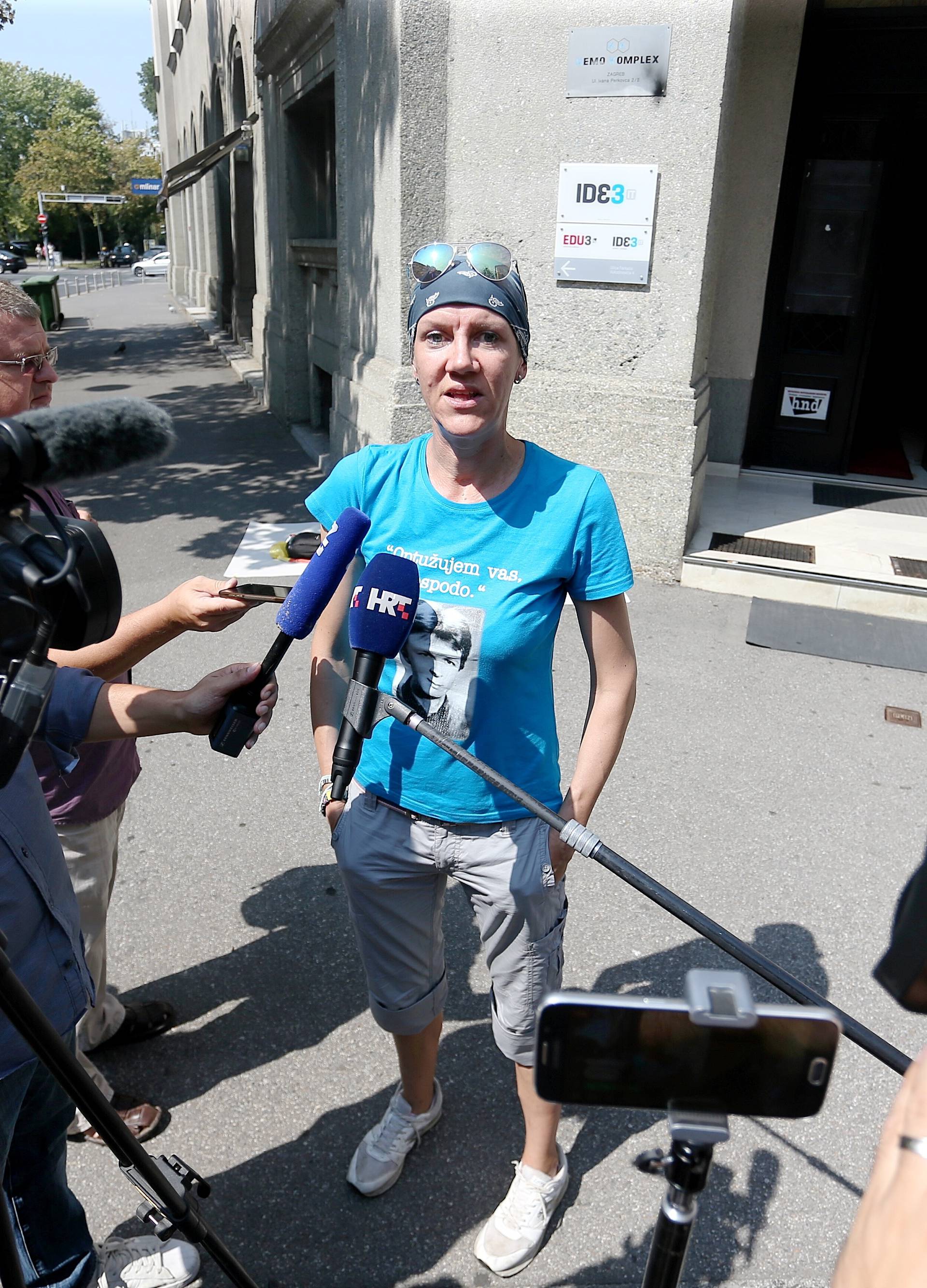 Zagreb: Iva AnzuloviÄ o bacanju izmeta na zgradu Vlade