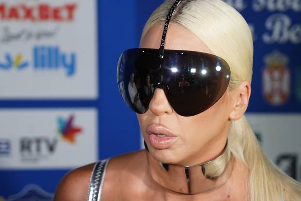 Jelena Karleuša raspametila publiku u Novom Bečeju 