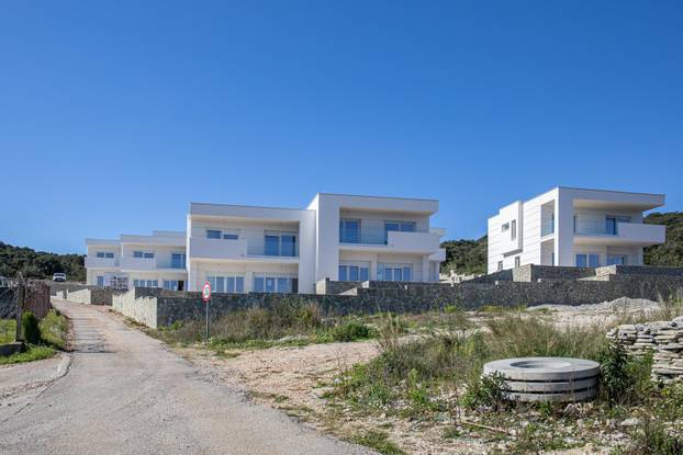 Kompleks Vila koji se gradi u Dračama, jednu od vila gradi i Halid Bešlić