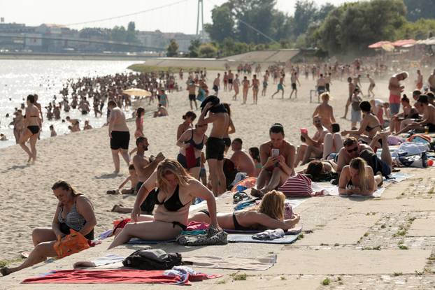 Osijek: Na omiljenom kupalištu na Dravi temperatura pijeska preko 50 stupnjeva