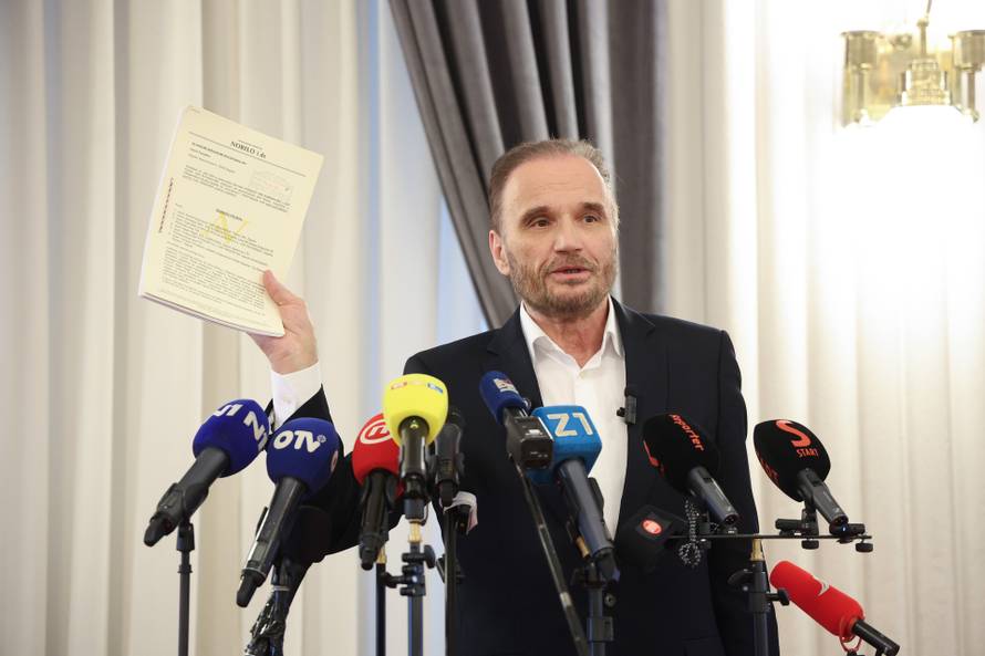 Zagreb: Izvanredna konferencija za medije povodom podnošenja kaznene prijave protiv Tomislava Tomaševića